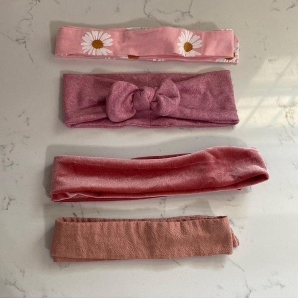 Baby accessories, bows, hats bundle - Picture 2 of 5